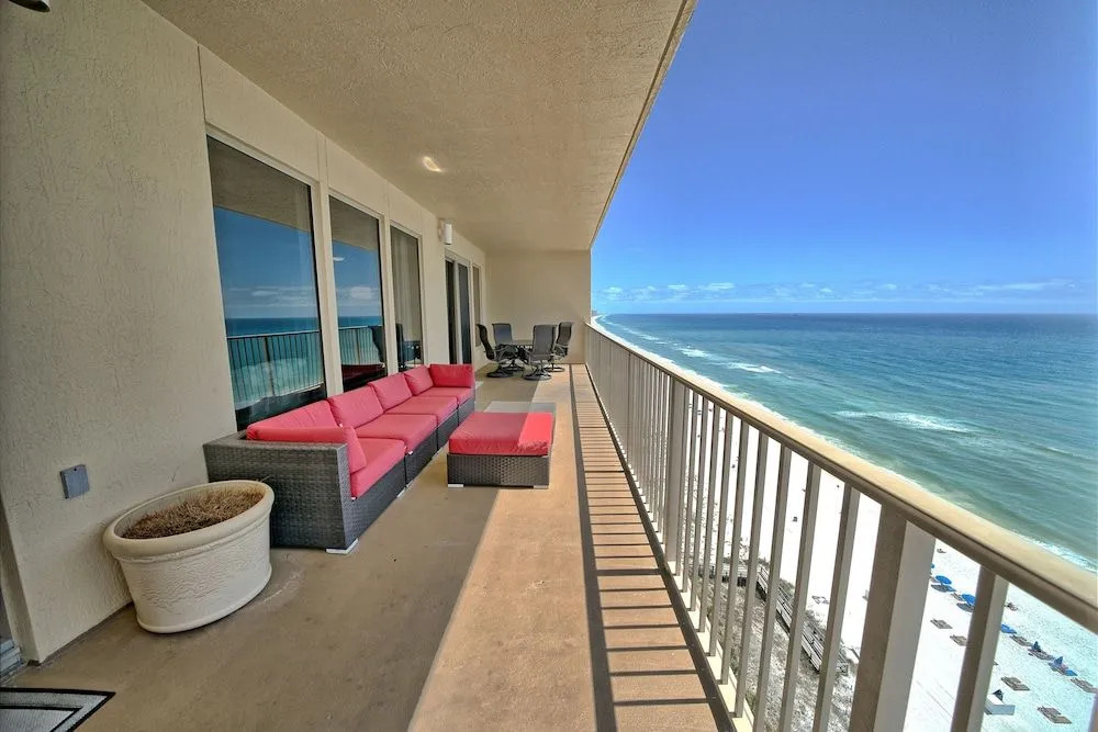Pleasant Oceanfront Condo with Large Balcony and Beach Access - Unit 1605 by RedAwning
