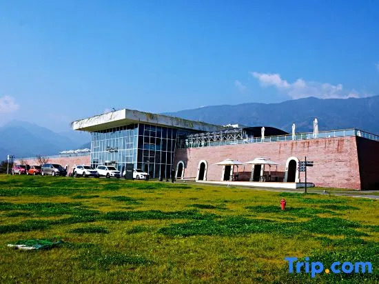 Mianzhu Huaxiang Jiulongshan Yard Hotel