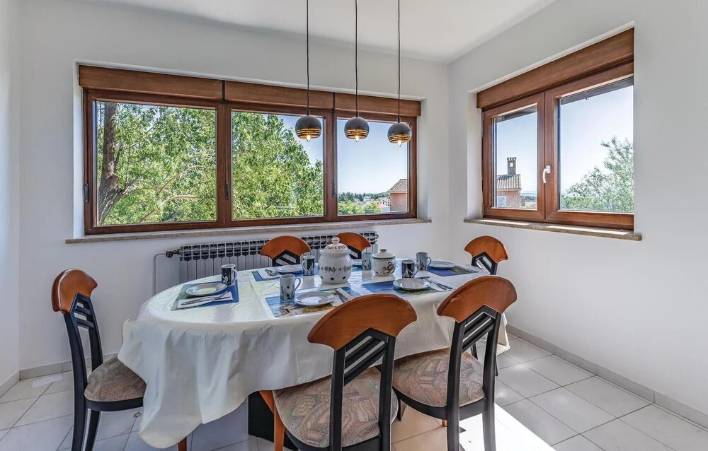 Awesome Home in Premantura With Wifi and 5 Bedrooms