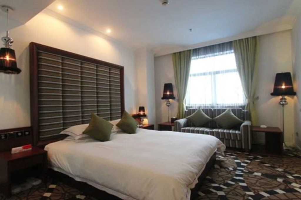 Elegance Bund Hotel