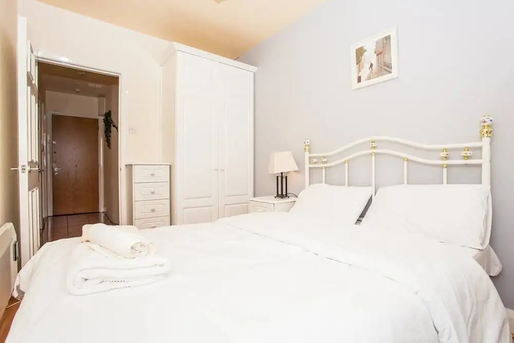 2 Bedroom Apartment 15 Minutes From City Centre