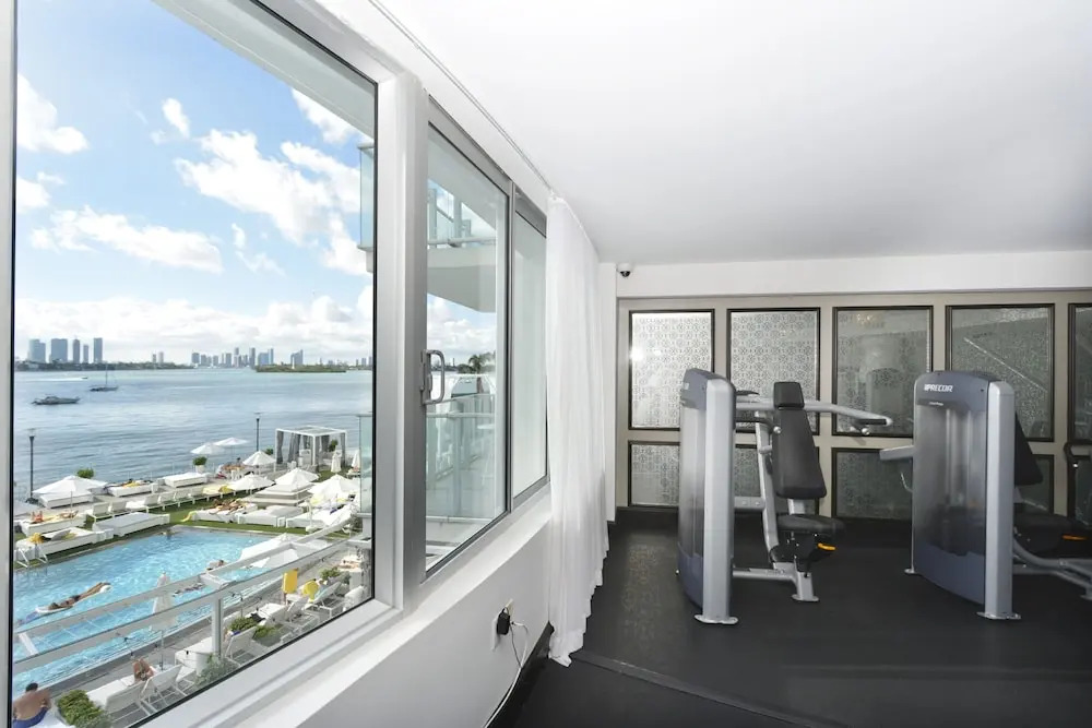 Suite 1100 West Av - in a 4 Hotel Pool With DJ #601