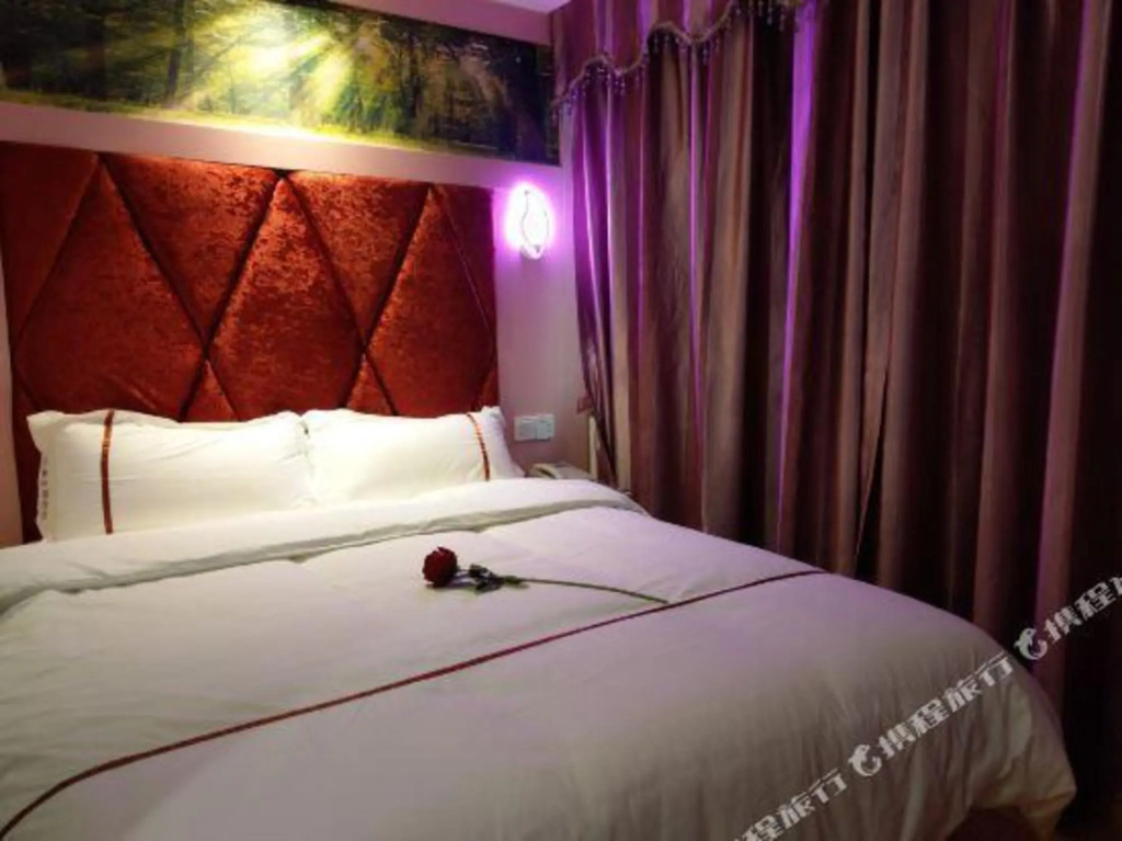 Zhongchao Theme Hotel (Shenzhen Luohu Wenjin Subway Station)