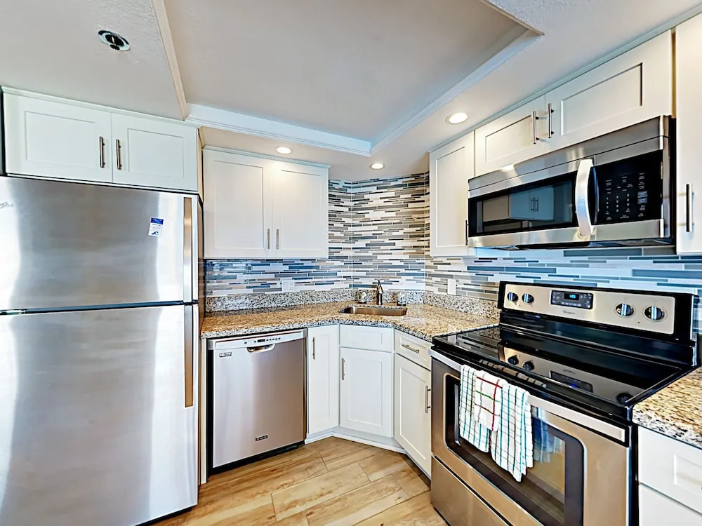 Hip Gulf-Side Unit 1004 - 1 Br Condo