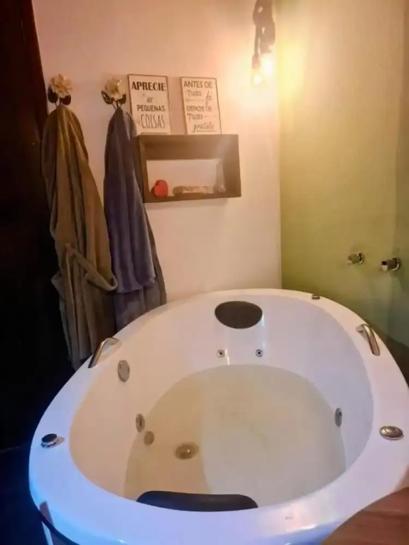 Chalé com hidro e café da manhã