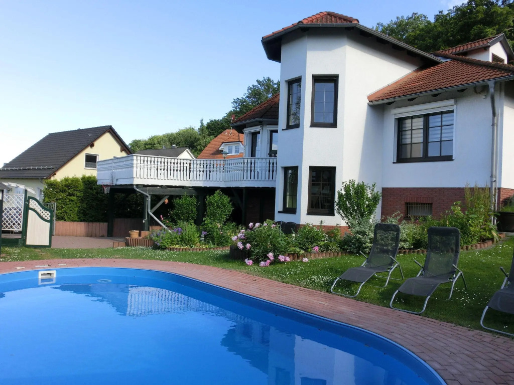 Gruppenunterkunft mit Pool in Ballenstedt