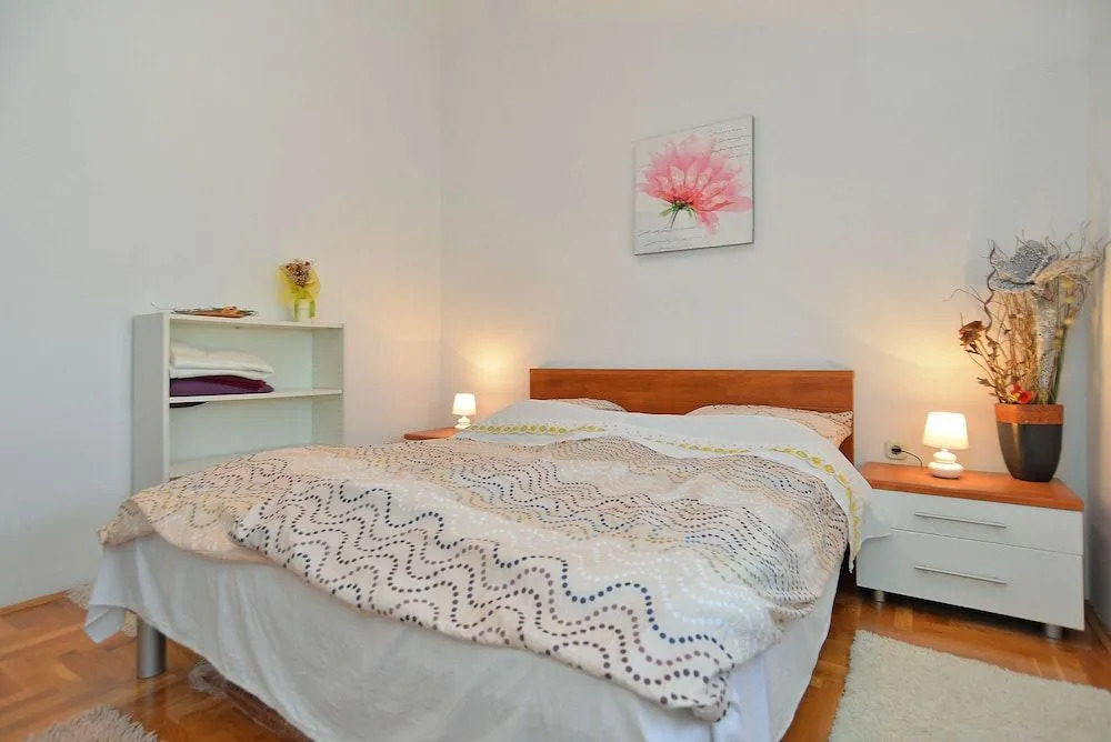 Apartment 258