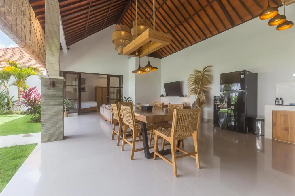 Charming 3 Bedrooms Villa Beach Walking Distance