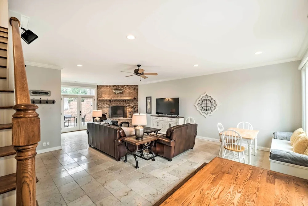Relax Poolside! Family Getaway in Nashville Area