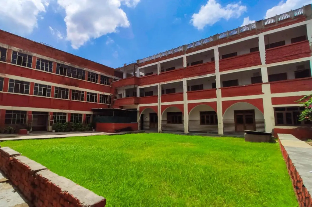Hotel Goverdhan - Walking to Raja Ki Mandi Railway and 3km from ISBT