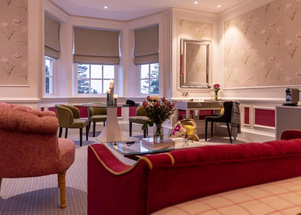 Barnett Hill - Luxury Hotel