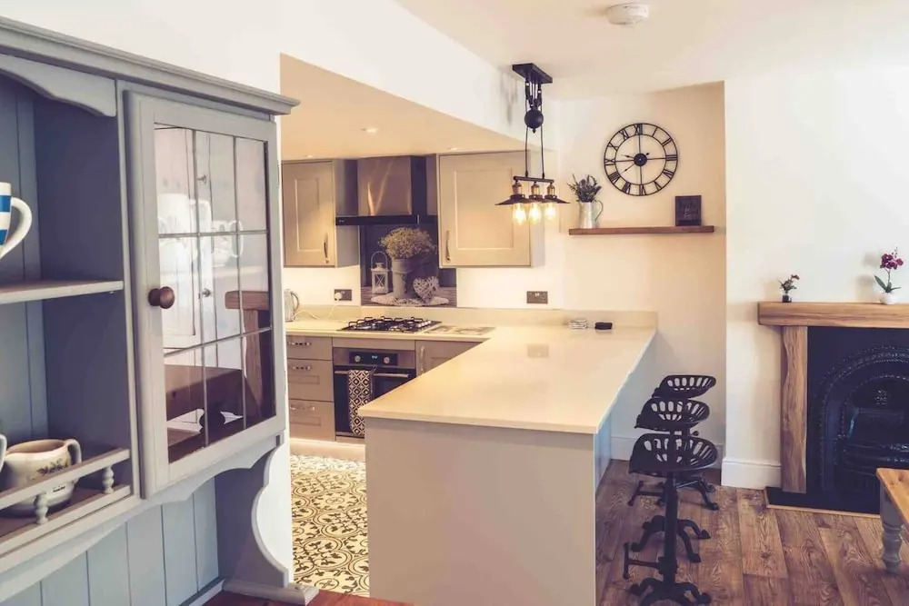 3-Bed Cottage-Plymouth-Dog friendly-Sleeps7