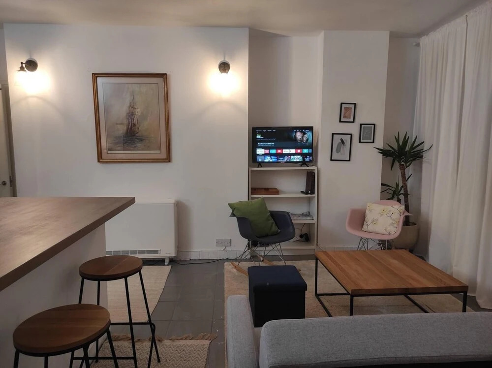 Cosy 2BD Coastal Retreat Folkestone Leas