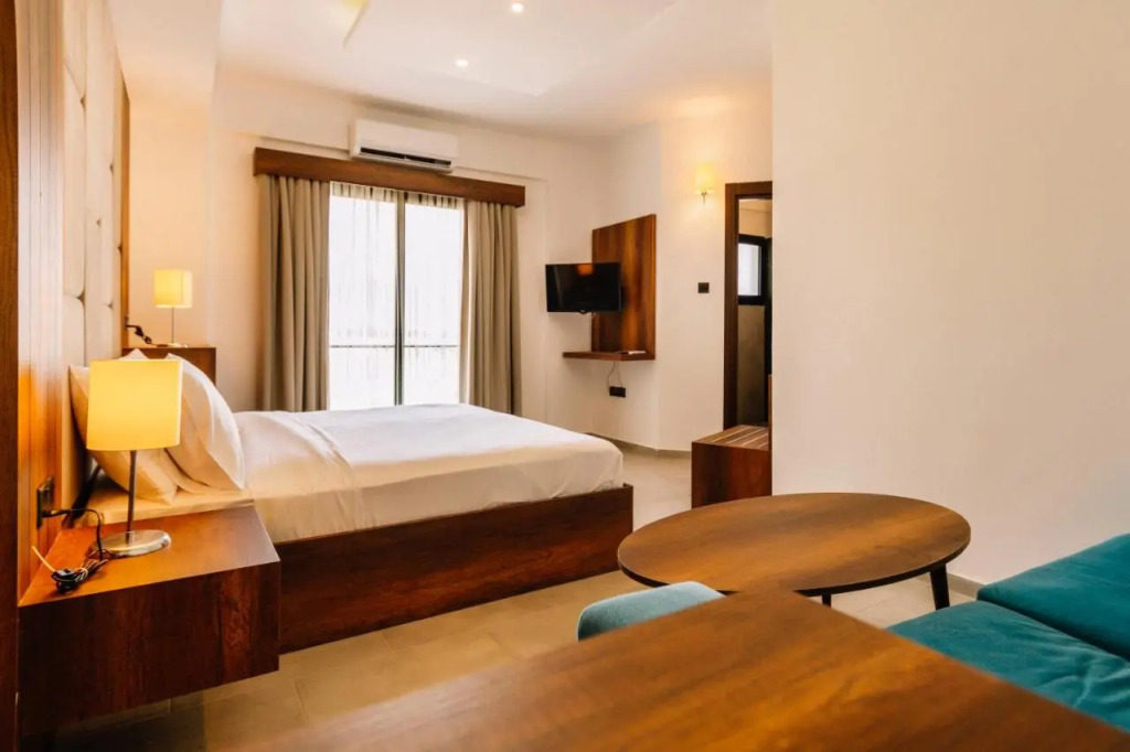 Cezar's Airport Hotel