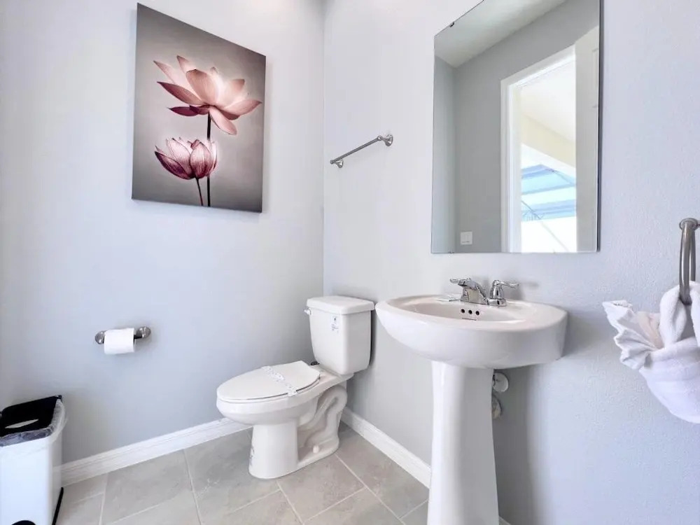 Beautiful 5 Bedroom Town Home with Splash Pool 5 Home by RedAwning