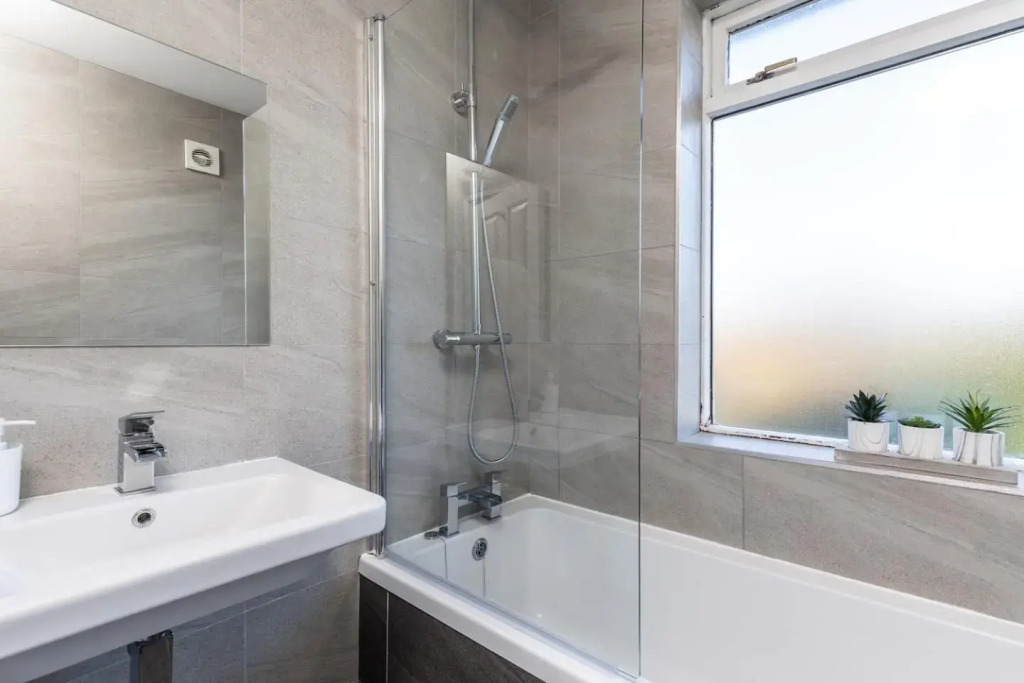Newly Extended 3 Bed Family home Near Graves Park