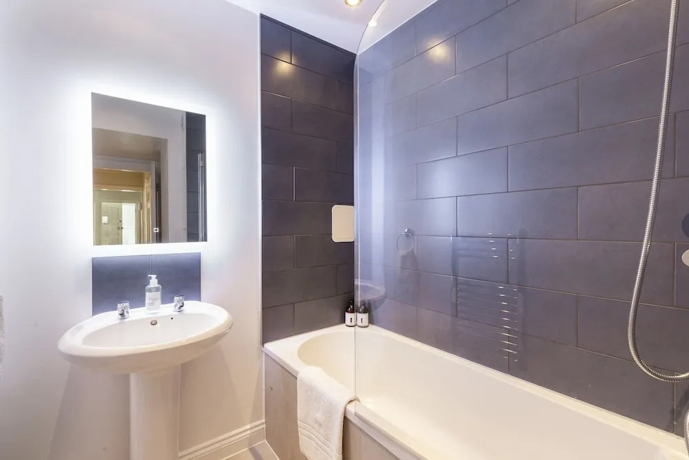 Elegant Double Bedroom in Belgravia