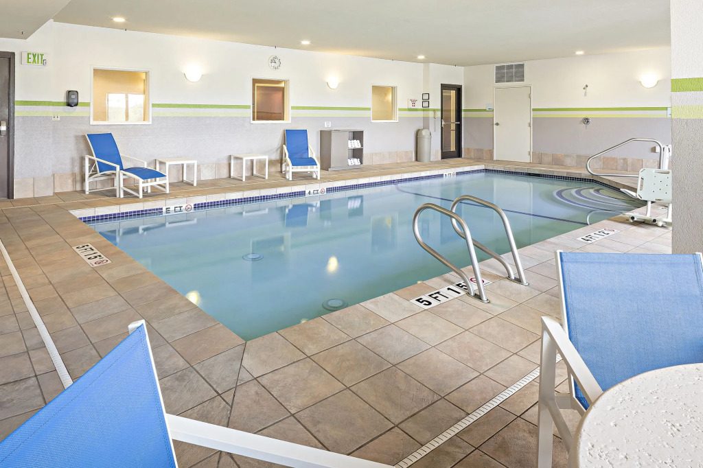 Holiday Inn Express Hotel & Suites Manchester - Airport by IHG