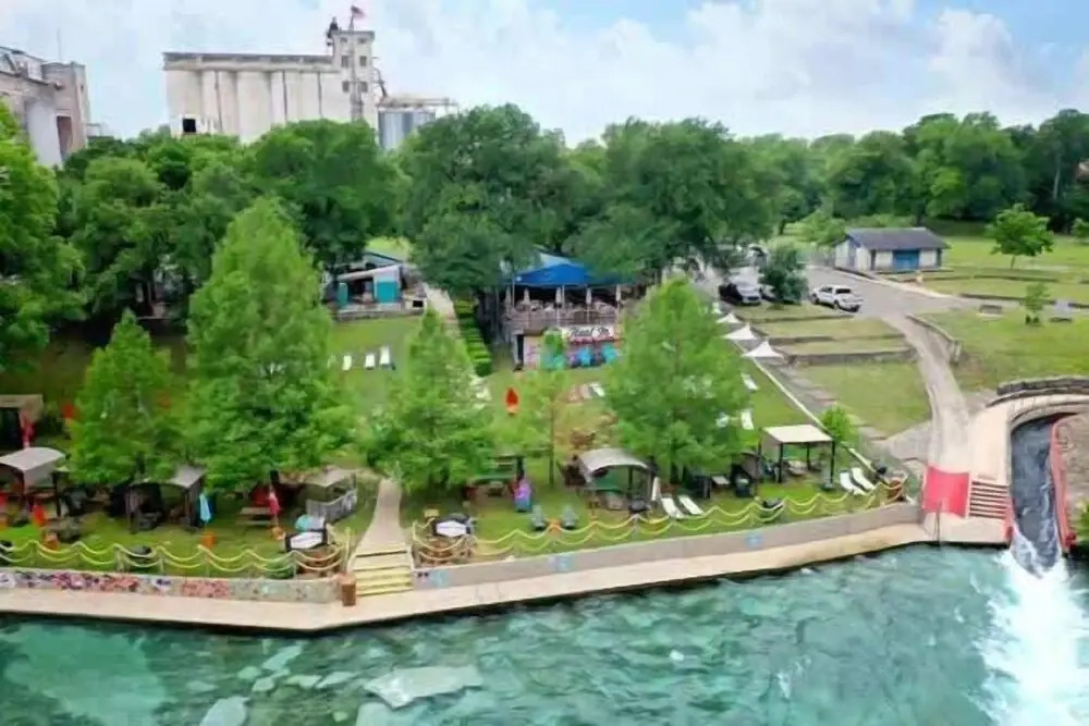Best Location in Downtown NB Golf Cart Included!