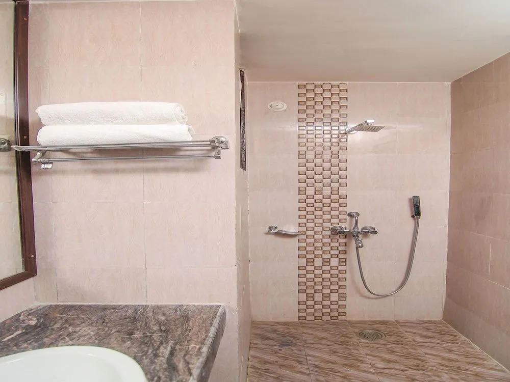OYO 11532 Hotel SR Grand