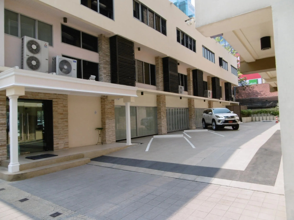 The Green Bells New Petchburi