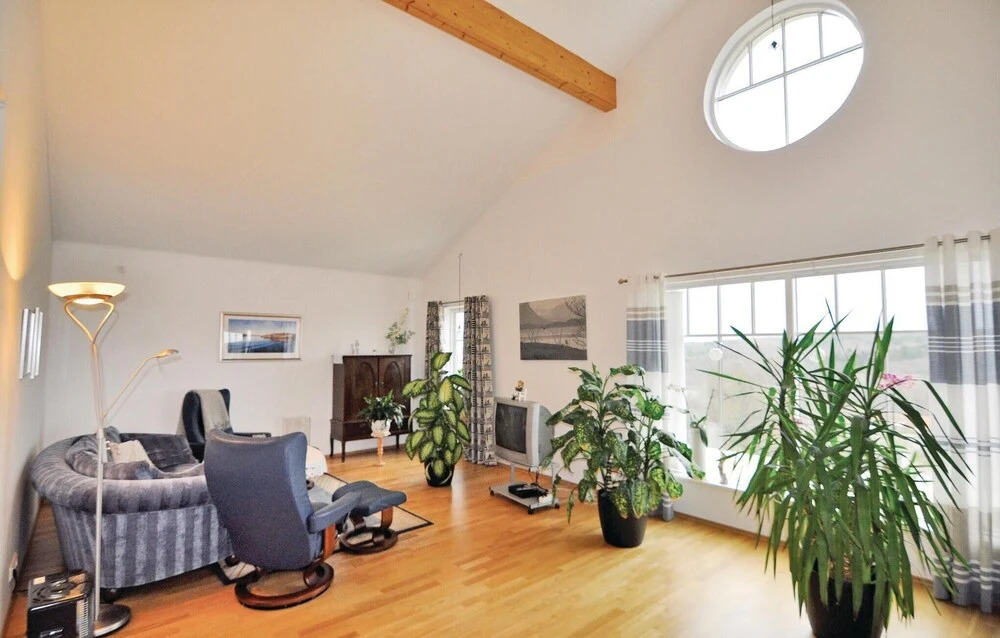 Stunning Home in Hamburgsund With 3 Bedrooms and Wifi