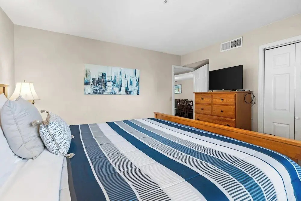Ron's Retreat Stay for 6 With Resort Amenities