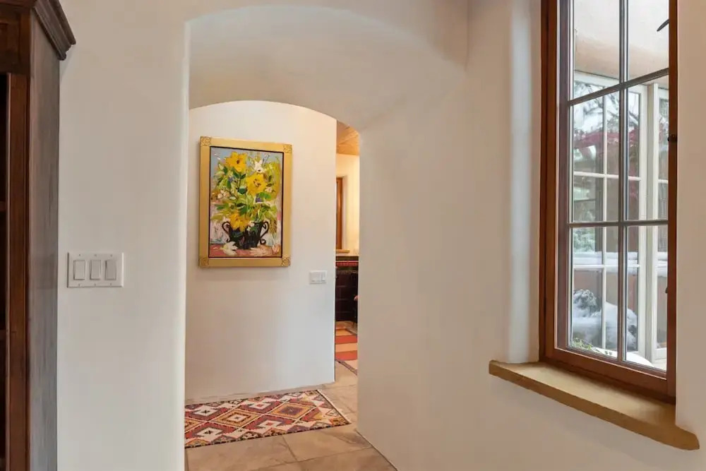 La Joya - Spacious and Historic Downtown Jewel