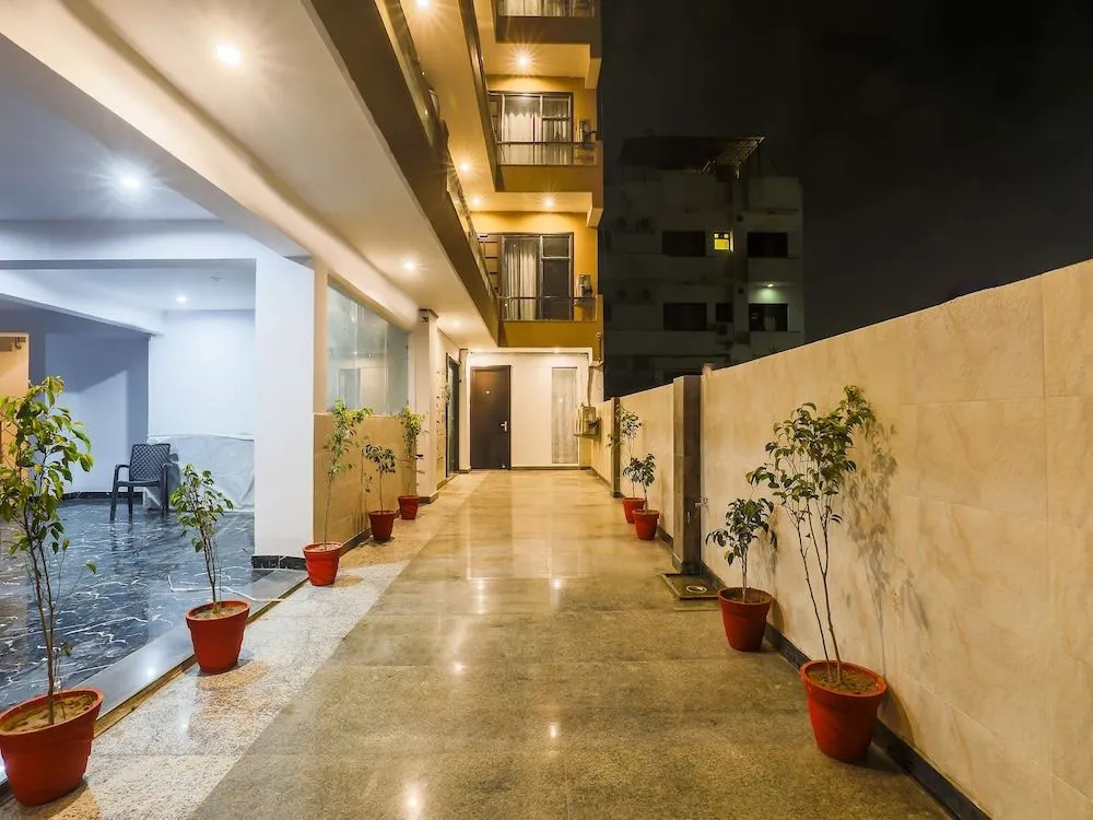 Silverkey Medanta Sec 38 By OYO Rooms