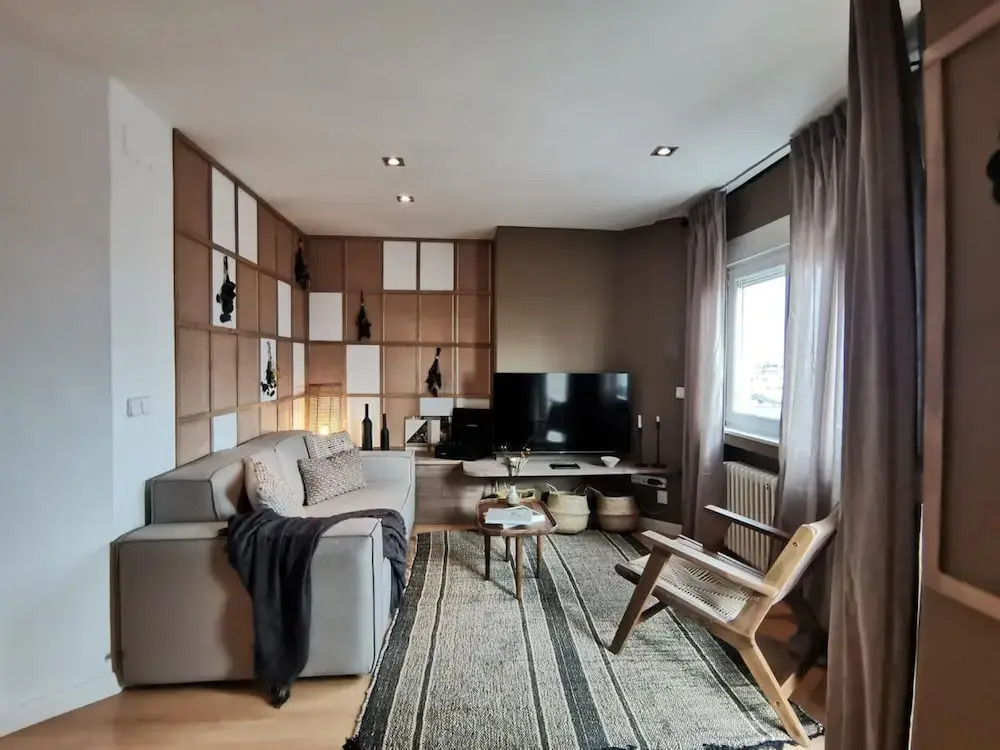 Triana - 1 Bedroom Apartment in Trafalgar