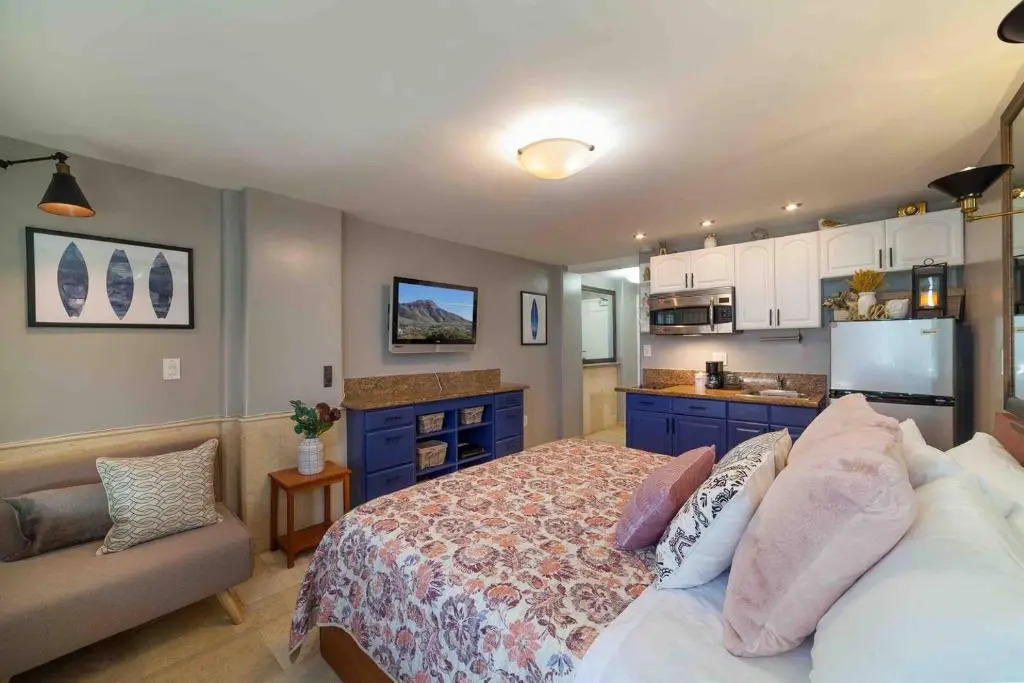 @ Marbella Lane Studio, 15 steps from the Beach, 11 mins from the Airport
