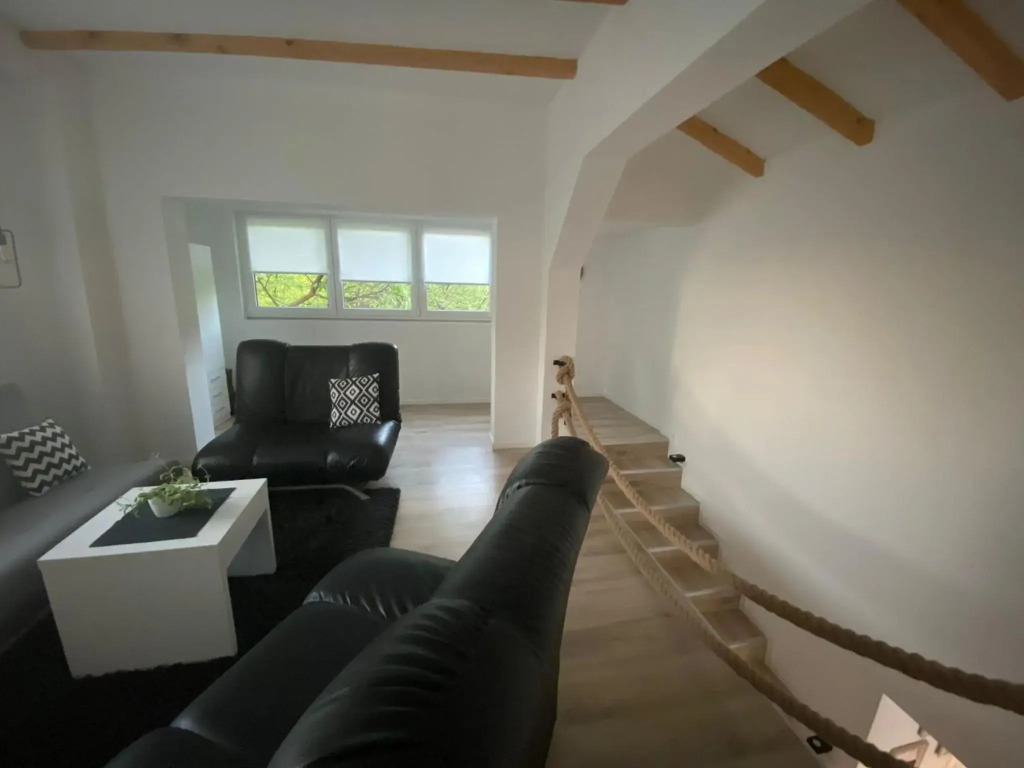 Ravne Rest House