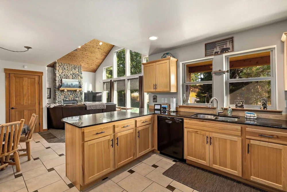 Dog-Friendly Ronald Vacation Rental Cabin