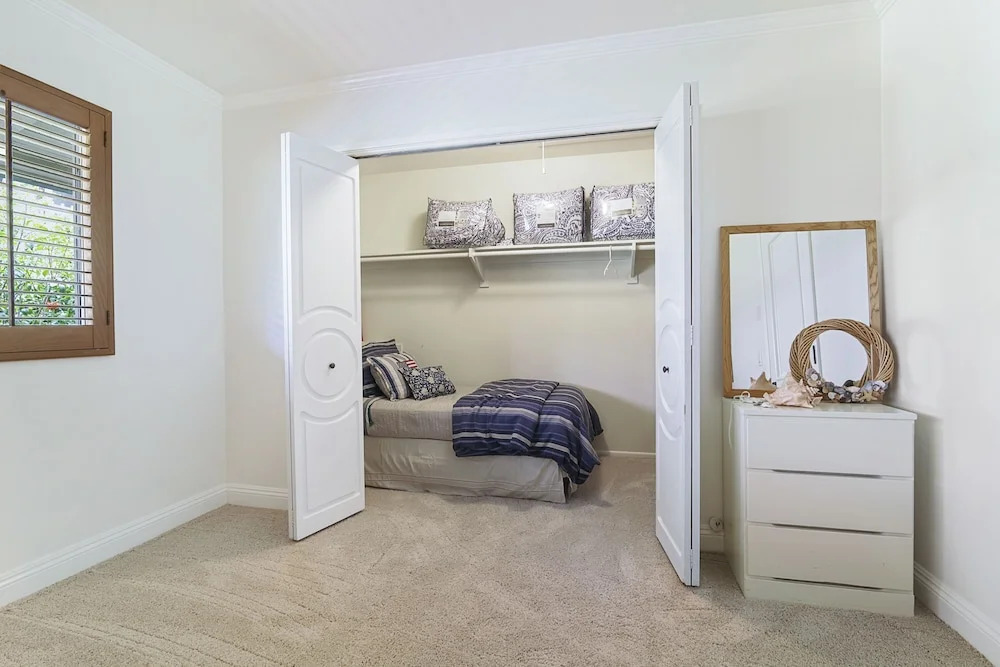 Blue Lagoon Condo - 2 Br condo by RedAwning