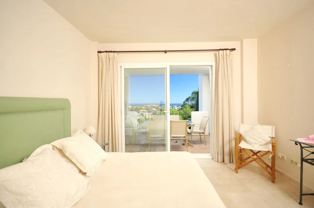 Apartment With 2 Bedrooms in Benahavís, With Wonderful Mountain View,