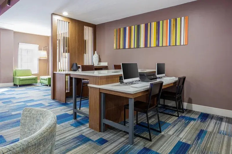 Holiday Inn Hotel & Suites Newport News