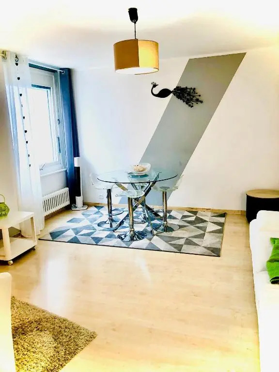 13 Family central modern app with Lake View
