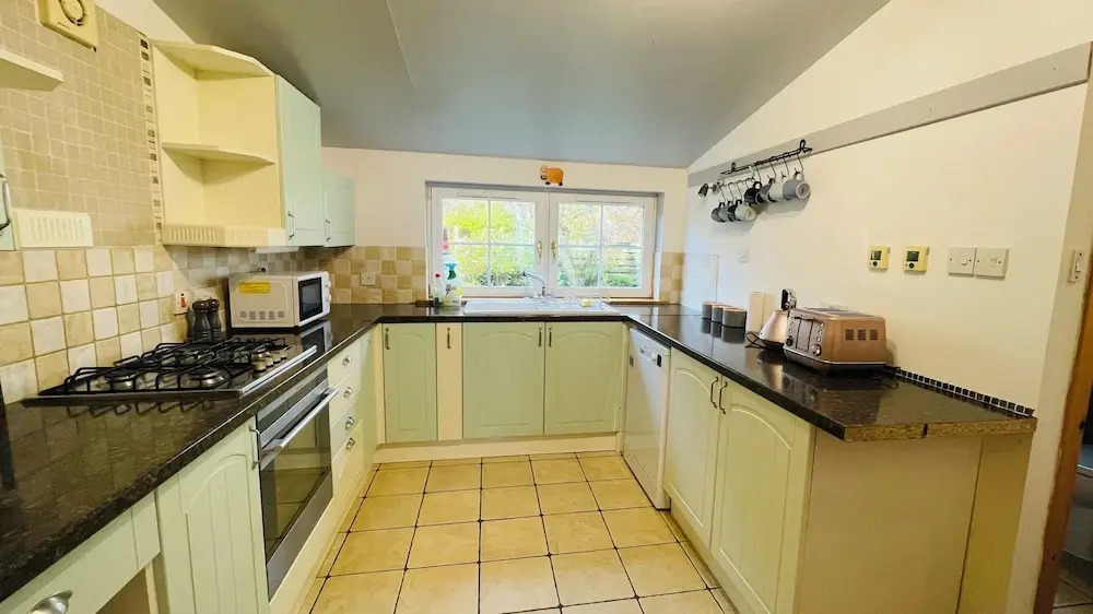 Traditional Highland Cottage Near Loch Ness-sleeps 6