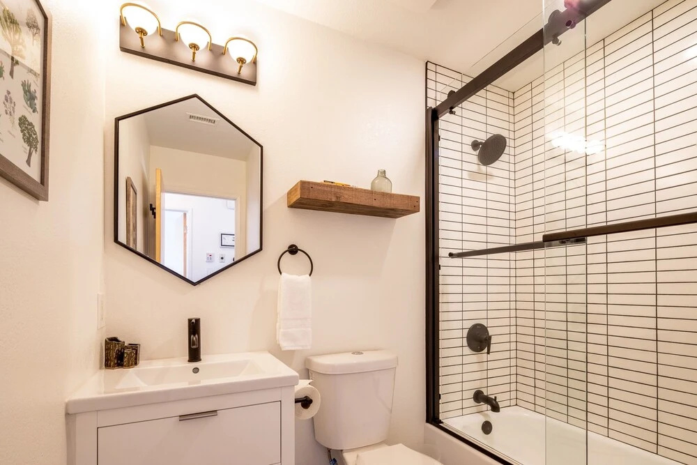The Rockhopper - Hot Tub, Fire Pit & Walk To Downtown Jt! 4 Bedroom Home by RedAwning