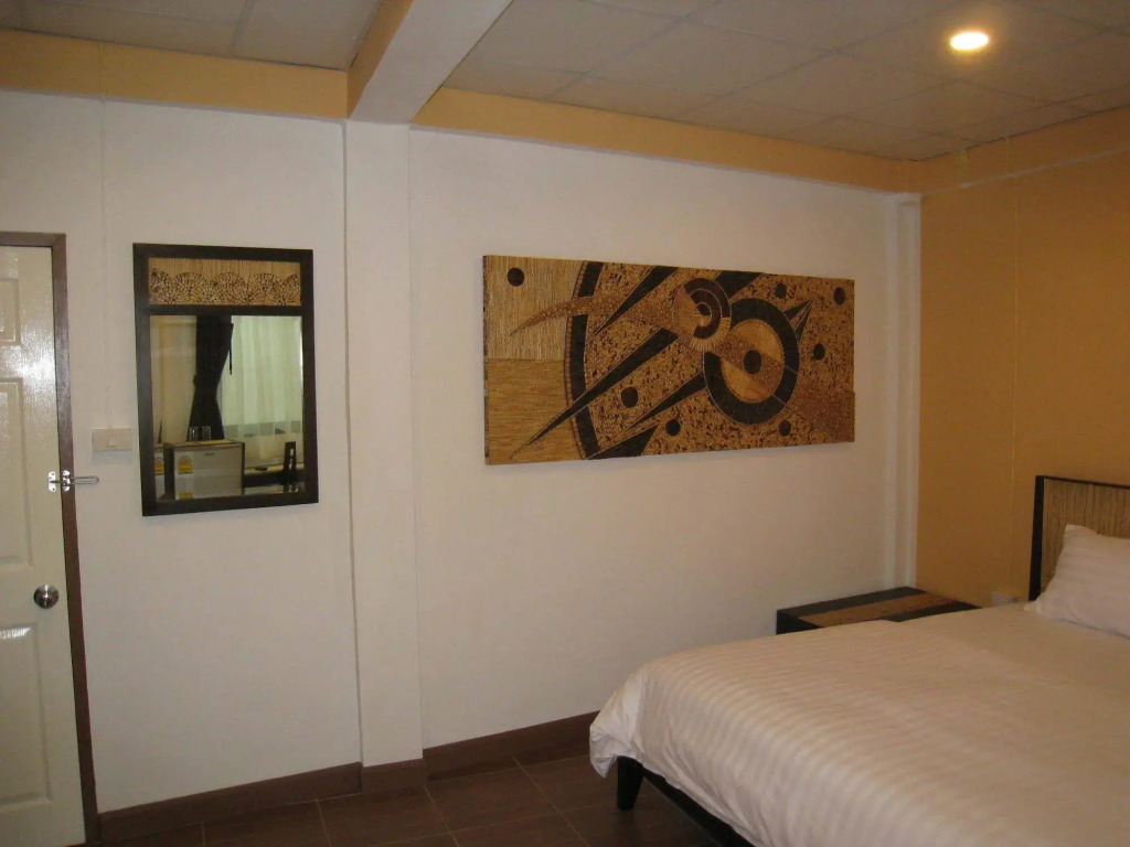 Baan Glang Soi Restaurant & Guesthouse