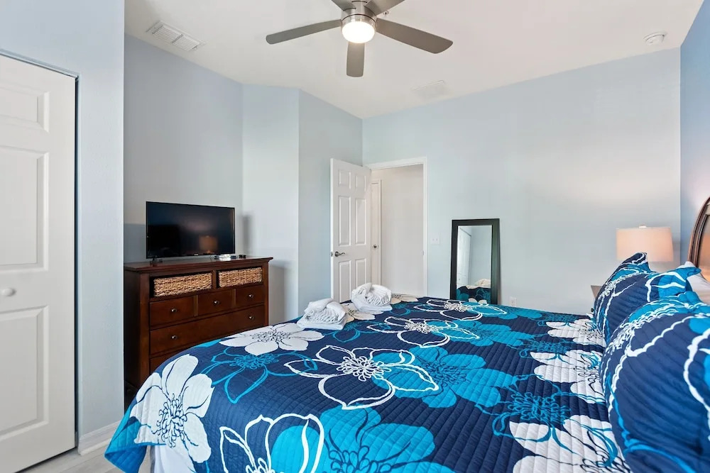Magic Hideaway @ Lucaya Resort, Sleeps 8 3 Bedroom Townhouse