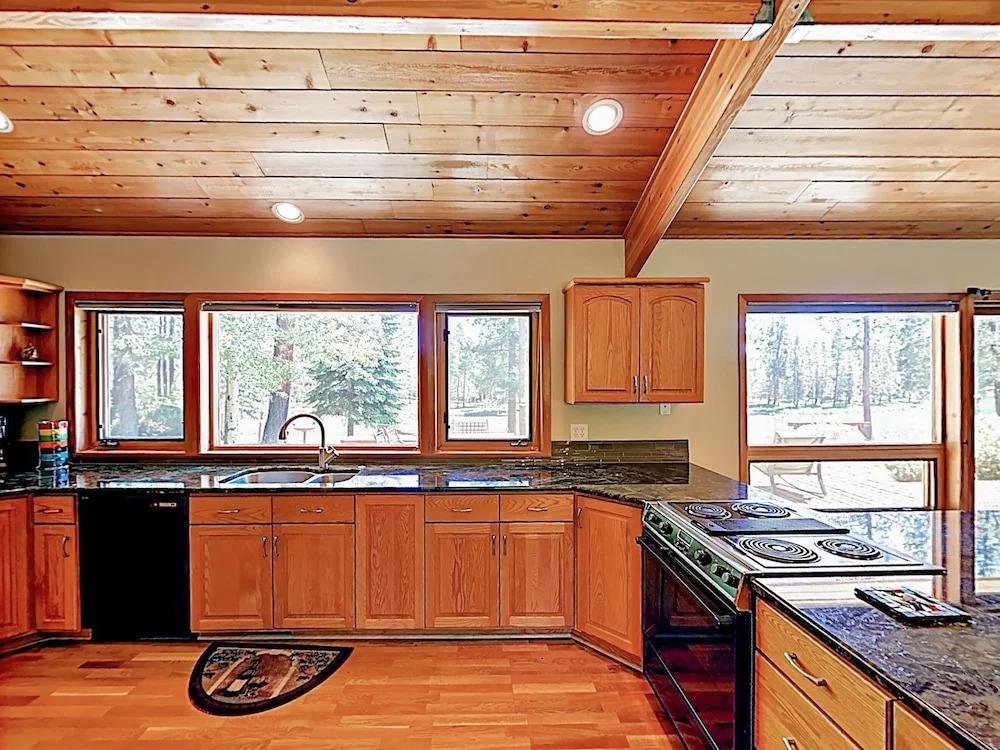 River Hideaway W/ Boat Slip, Kayaks & Hot Tub 4 Bedroom Home