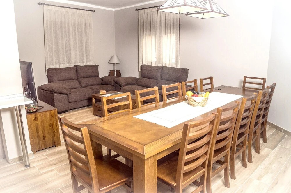 House With 6 Bedrooms in San Bartolomé de Pinares, With Wonderful City View, Furnished Terrace and Wifi - 70 km From the Slopes