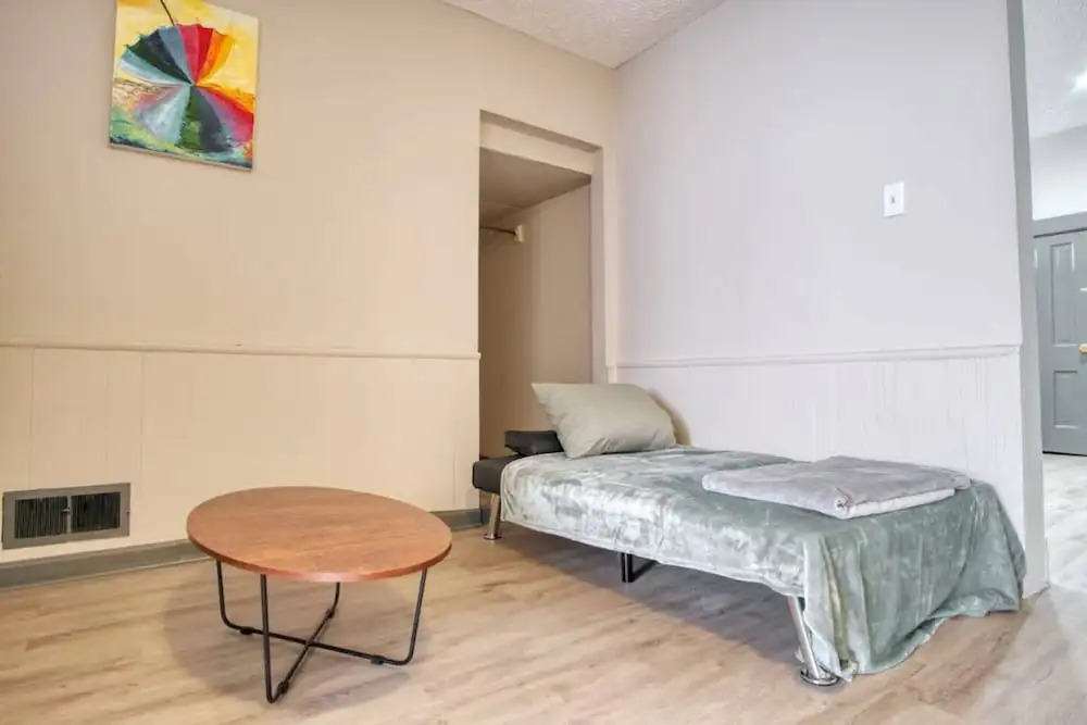 Charming Windsor Park Stay 1BR 1BA w Workspace