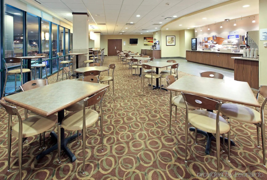 Holiday Inn Express & Suites Fort Worth Downtown by IHG