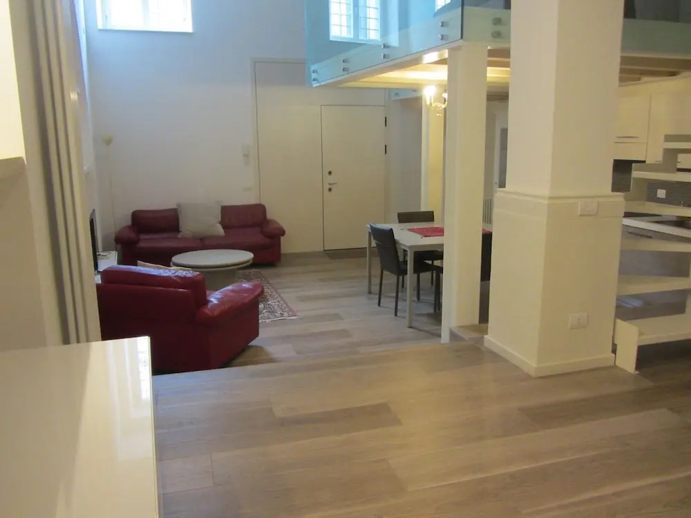 Garibaldi Luxury Home - Royal Solution