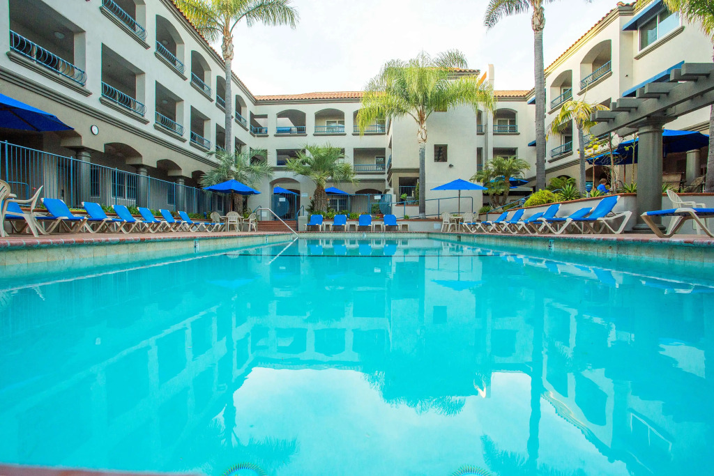 Tamarack Beach Hotel