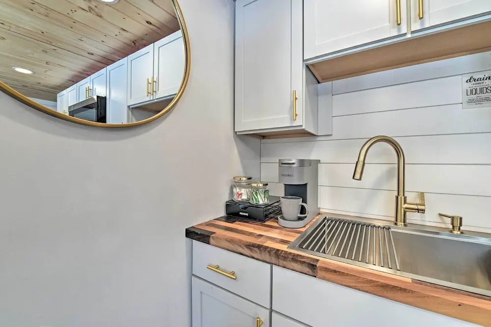 Modern Apartment: Near Hiking & Race Course