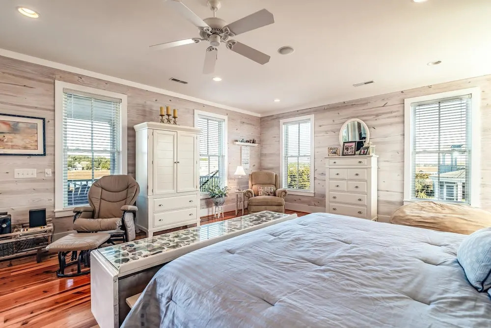 Carolina Corner - 5 Br Home