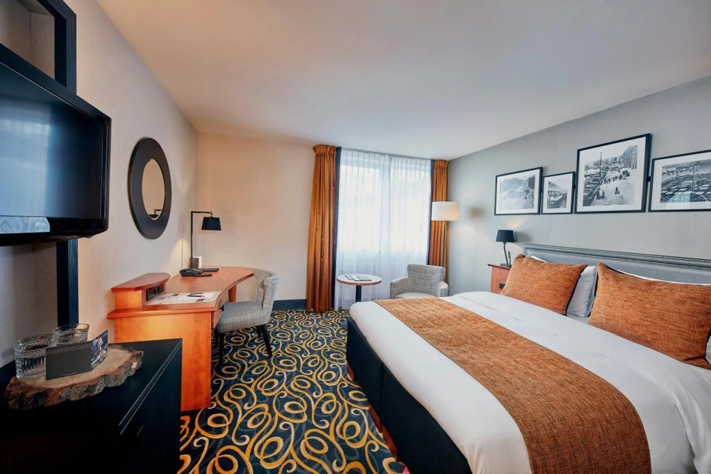 Carlton Square Hotel